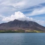 um-poderoso-vulcao-esta-em-erupcao:-o-que-significa-para-o-tempo-e-o-clima?