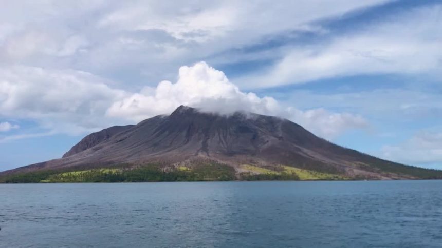 um-poderoso-vulcao-esta-em-erupcao:-o-que-significa-para-o-tempo-e-o-clima?