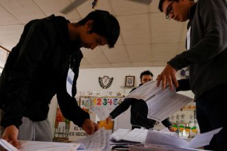 oposicao-no-equador-ve-derrota-de-presidente-noboa-em-referendo