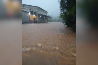 chuvas-no-rs:-rio-taquari-bate-recorde-de-cheia-e-supera-30-metros-pela-primeira-vez-na-historia