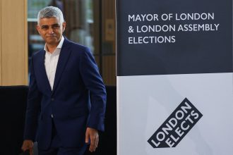 sadiq-khan-e-reeleito-prefeito-de-londres-para-um-terceiro-mandato