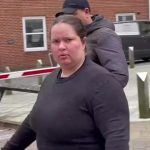 entregadora-brasileira-que-arrancou-dedao-de-cliente-em-briga-por-pizza-no-reino-unido-e-flagrada-trabalhando-para-app-novamente