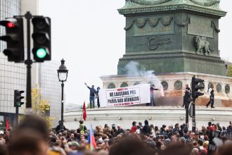 trabalhadores-realizam-atos-e-protestos-no-1o-de-maio-pelo-mundo;-policia-e-manifestantes-entram-em-confronto-em-paris