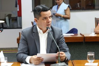 jorge-frederico-propoe-carga-horaria-de-30-horas-para-tecnicos-auxiliares-e-enfermeiros-no-estado