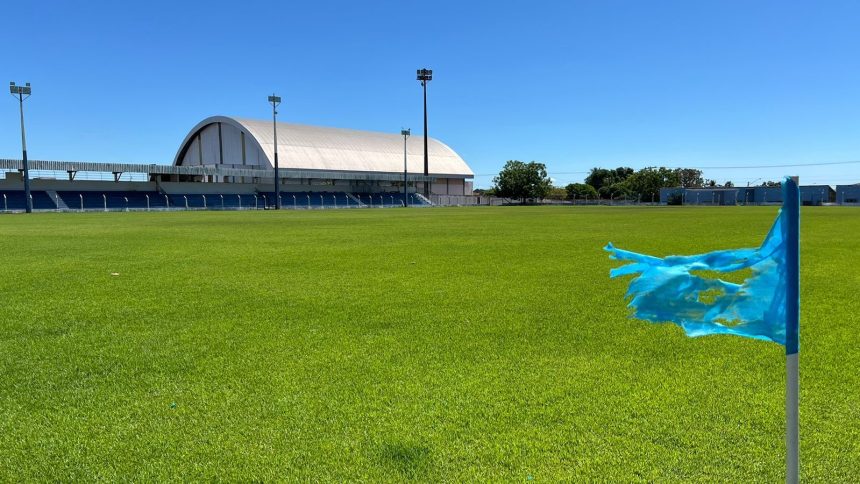 claudia-lelis-destina-r$-300-mil-para-reforma-do-estadio-de-colinas