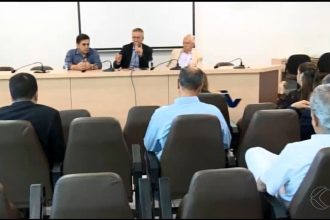 prefeitos-da-regiao-centro-oeste-de-mg-se-reunem-em-divinopolis-para-debater-atraso-no-pagamento-do-fundeb