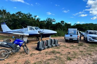 policiais-federais-flagram-aviao-com-400-kg-de-cocaina-e-prendem-quatro-homens