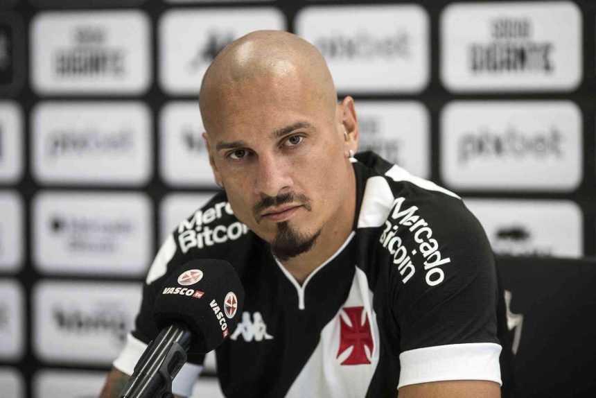 vasco:-maicon-minimiza-idade-e-diz-que-pode-estrear-contra-o-cruzeiro