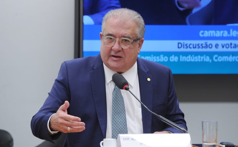 comissao-aprova-exigencia-de-informacoes-sobre-padroes-de-seguranca-de-box-de-banheiro