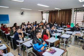 comissao-discute-renegociacao-de-dividas-de-estudantes-com-o-fies