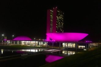 congresso-se-ilumina-de-rosa-neste-domingo-(12)-pelo-dia-das-maes