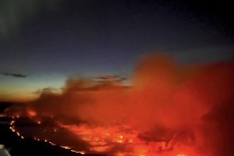 milhares-sao-obrigados-a-deixar-suas-casas-devido-a-incendios-florestais-no-canada