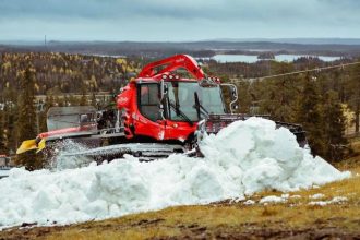 como-resorts-de-esqui-estao-estocando-neve-para-compensar-falta-no-inverno