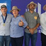 vilmar-homenageia-agropecuarista-pioneiro-com-a-comenda-do-agro