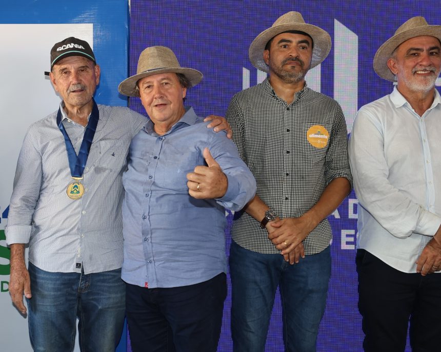 vilmar-homenageia-agropecuarista-pioneiro-com-a-comenda-do-agro