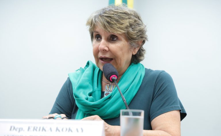 politicas-publicas-para-a-populacao-lgbtqia+-dependem-de-orcamento,-defendem-especialistas