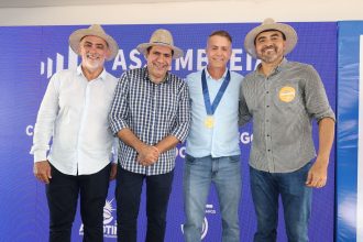 empresario-do-agronegocio-de-araguaina-e-homenageado-pelo-deputado-marcus-marcelo