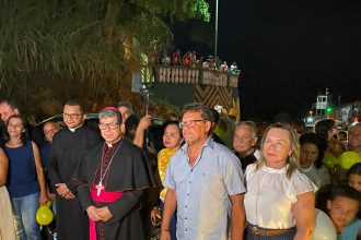 deputado-fabion-recepciona-novo-bispo-diocesano-de-tocantinopolis,-dom-carlos-henrique