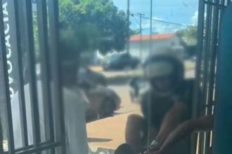 homem-‘tranca’-porta-de-loterica-com-as-maos-para-fugir-de-suspeitos-armados-com-motosserra-e-faca;-video