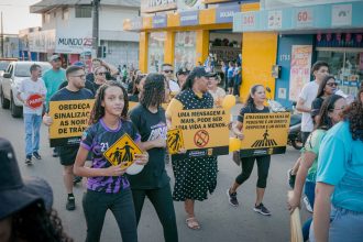 “todos-nos,-em-algum-momento,-somos-pedestres,-entao-somos-parte-fundamental-do-transito”,-afirma-diretora-da-astt-durante-a-3a-caminhada-da-paz