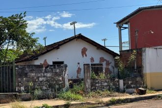 corpo-de-mulher-e-encontrado-com-corte-na-garganta-e-sinais-de-violencia,-diz-policia