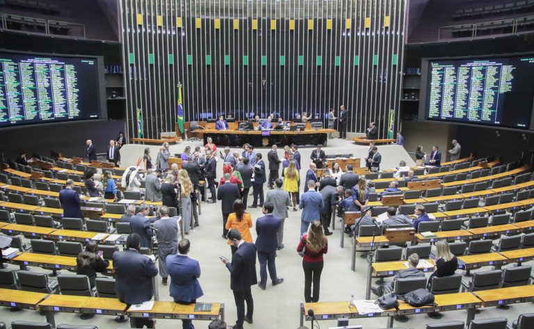 aprovado-texto-base-de-proposta-que-preve-sancoes-a-invasores-de-terras;-acompanhe