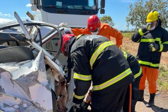 corpos-de-vitimas-de-acidente-entre-carro-e-caminhao-na-br-235-sao-identificados