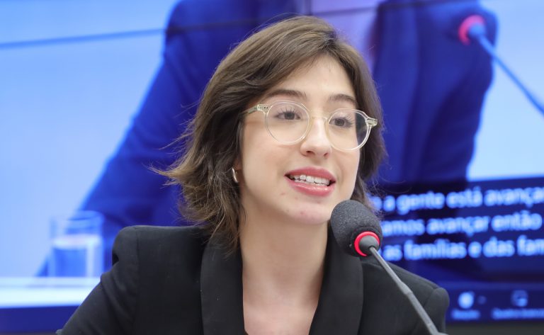 politica-nacional-de-cuidados-vai-combater-desigualdades-no-mercado-de-trabalho,-diz-governo