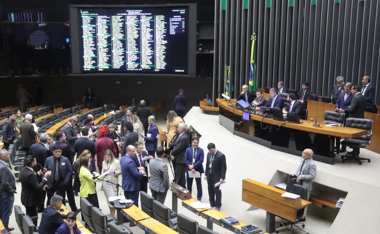 camara-conclui-votacao-de-proposta-com-sancoes-a-invasores-de-terras;-acompanhe