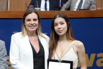 claudia-lelis-destaca-importancia-dos-pioneiros-na-historia-da-capital