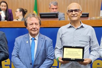 vilmar-homenageia-empresario-da-valadares-home-center-por-pioneirismo-em-palmas