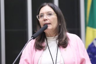 comissao-de-cultura-aprova-proibicao-de-condenado-lucrar-sobre-obra-baseada-no-crime-praticado