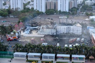 incendio-em-parque-de-diversoes-mata-pelo-menos-24-pessoas-no-oeste-da-india
