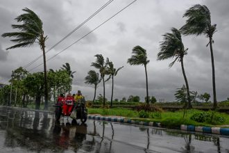 ciclone-remal-toca-o-solo-em-bangladesh;-quase-1-milhao-de-pessoas-estao-em-abrigos