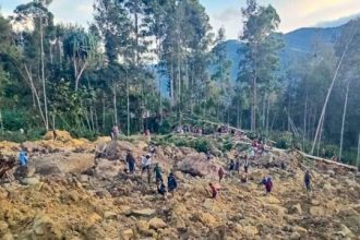 papua-nova-guine:-veja-antes-e-depois-de-regiao-apos-avalanche-que-soterrou-cerca-de-2.000-pessoas