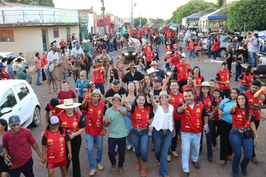 deputada-claudia-lelis-prestigia-cavalgadas-e-exposicoes-agropecuarias-de-divinopolis-e-barrolandia