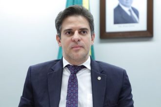 camara-aprova-projeto-que-reduz-exigencias-para-posse-de-armas-e-facilita-instalacao-de-clubes-de-tiro