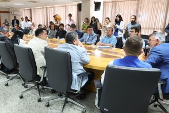 amelio-cayres-assina-contrato-para-ampliacao-da-sede-da-aleto