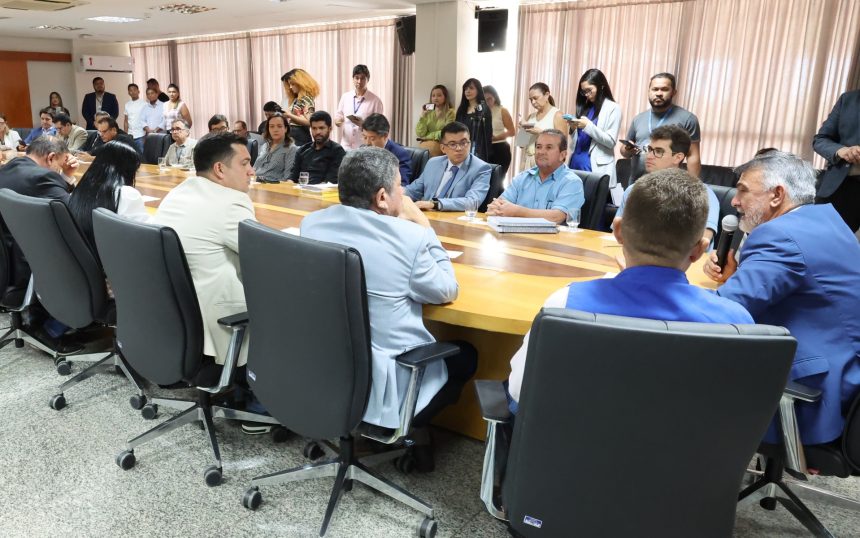 amelio-cayres-assina-contrato-para-ampliacao-da-sede-da-aleto