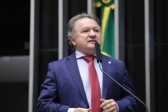 comissao-aprova-projeto-de-lei-que-proibe-cobranca-de-primeira-via-de-diplomas-academicos
