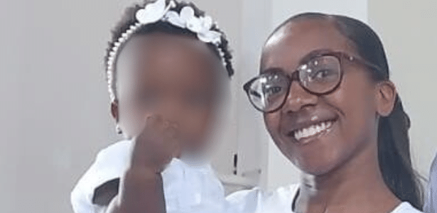 ‘tanta-brutalidade’,-diz-mae-de-bebe-que-levou-puxao-de-padre-em-batismo