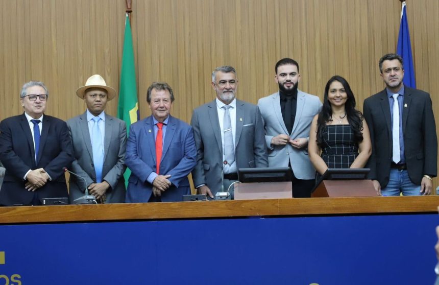 deputado-amelio-cayres-e-reeleito-para-presidir-mesa-diretora-da-assembleia-no-bienio-2025/2026