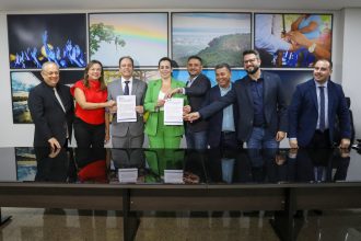 mantoan-participa-da-assinatura-do-protocolo-de-intencao-para-construcao-do-hospital-municipal