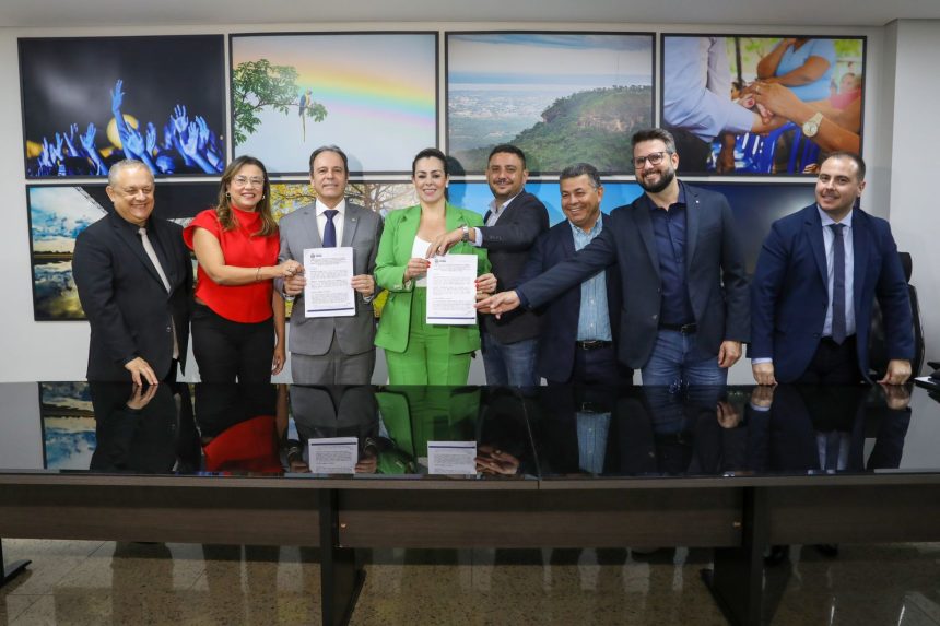 mantoan-participa-da-assinatura-do-protocolo-de-intencao-para-construcao-do-hospital-municipal