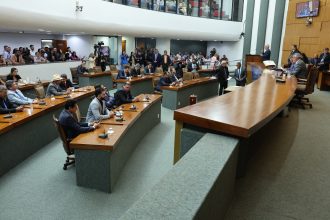 deputados-destacam-trabalho-de-amelio-cayres-a-frente-da-aleto