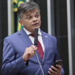 comissao-aprova-projeto-que-obriga-governo-a-custear-assistencia-a-saude-de-servidores-que-tiveram-contato-com-ddt