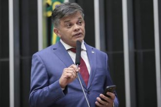 comissao-aprova-projeto-que-obriga-governo-a-custear-assistencia-a-saude-de-servidores-que-tiveram-contato-com-ddt