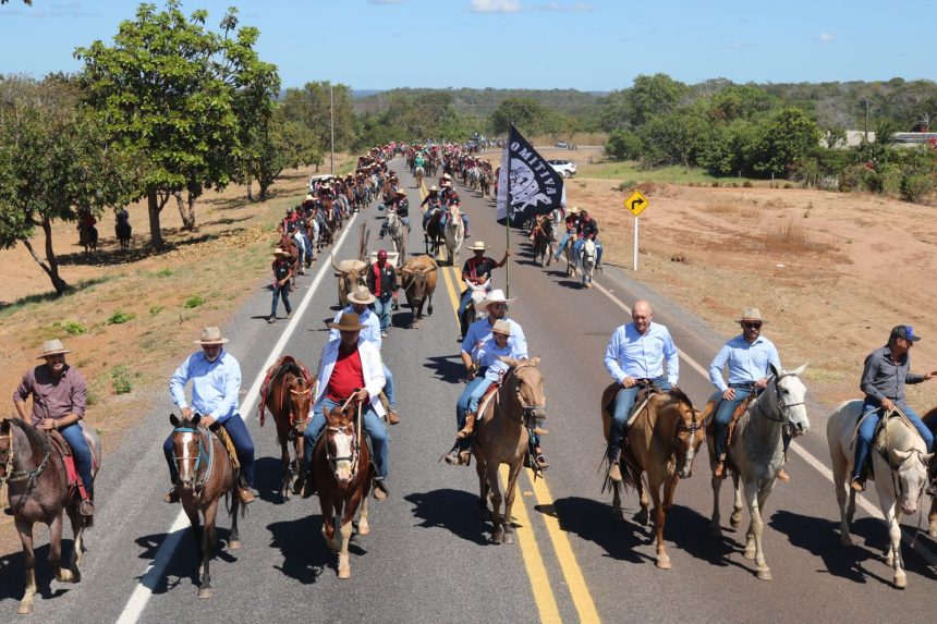 amelio-destina-r$-150-mil-para-aniversario-de-santa-maria-do-tocantins-e-participa-da-cavalgada