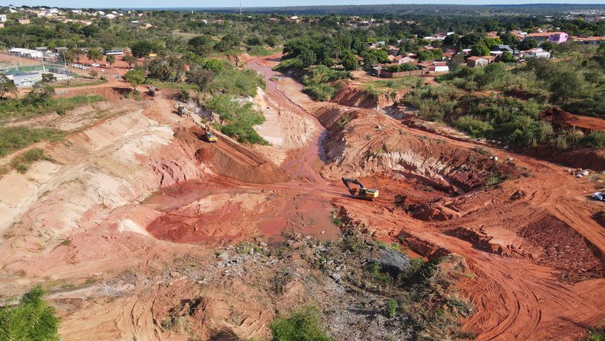 obra-da-av.-senador-joao-ribeiro-avanca-com-a-construcao-da-bacia-de-amortecimento