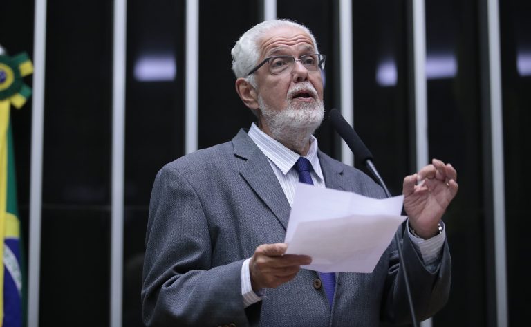 comissao-aprova-atendimento-psicossocial-para-parentes-e-amigos-de-vitima-de-suicidio